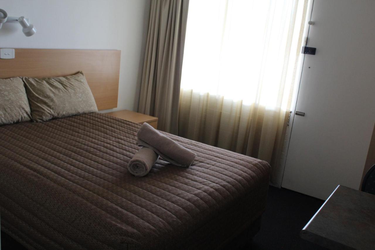 טנטרפילד Tally Ho Motor Inn מראה חיצוני תמונה