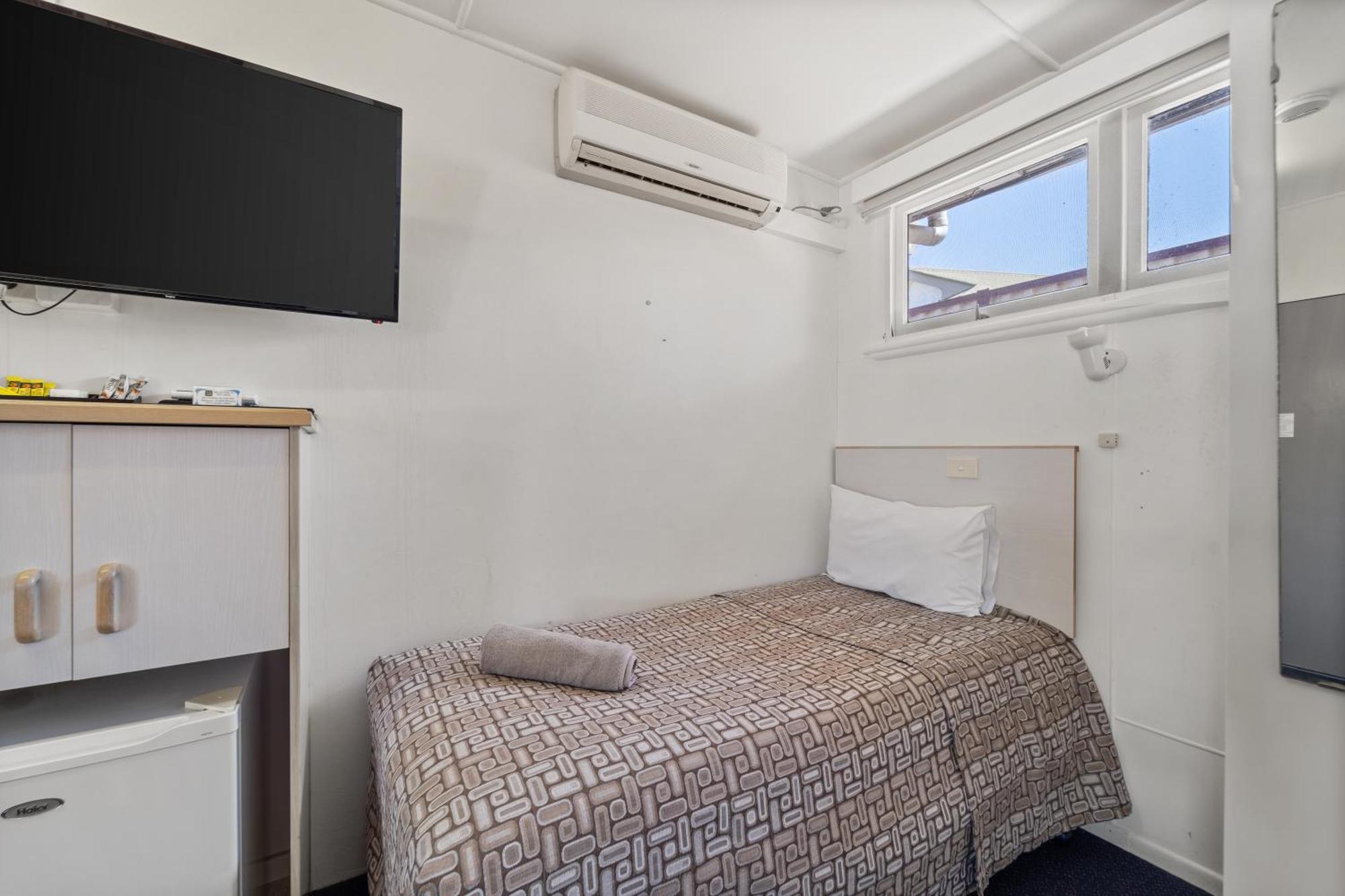 טנטרפילד Tally Ho Motor Inn מראה חיצוני תמונה