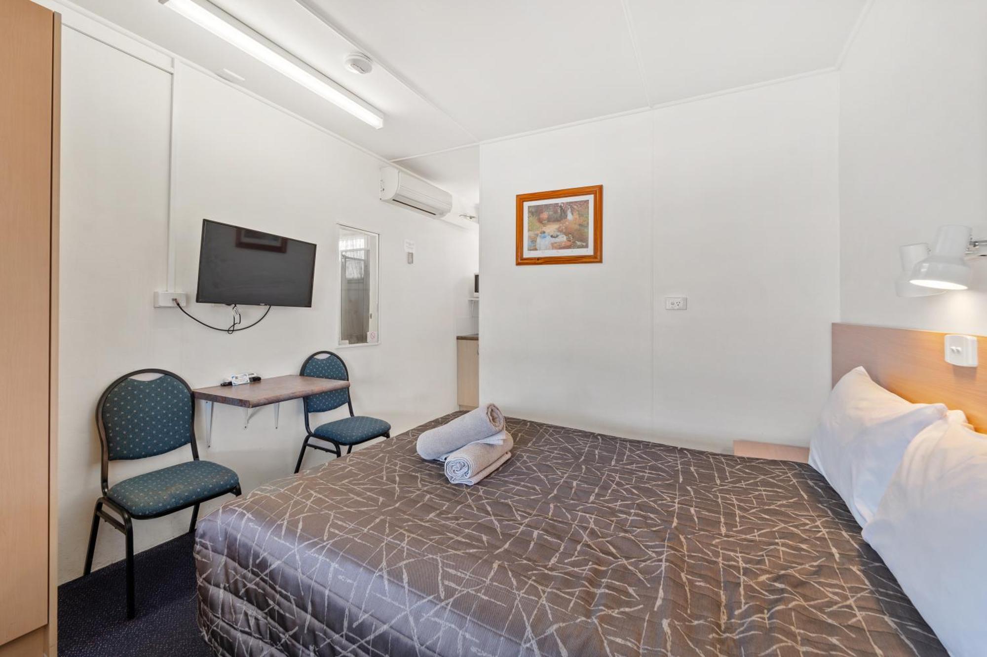 טנטרפילד Tally Ho Motor Inn מראה חיצוני תמונה